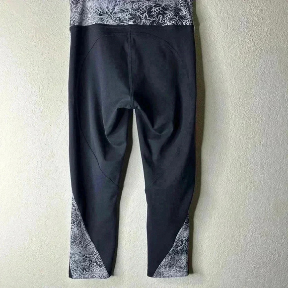 Lululemon Sweat & Repeat Crop 22” Black/Serigraph Starlight Black Multi … - Picture 5 of 6
